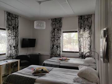 Фото номера Стандартный двухместный номер с 2 отдельными кроватями Отель Hotel Vuolake г. Лаукаа 2