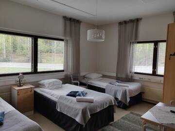Фото номера Трехместный номер эконом-класса с общей ванной комнатой Отель Hotel Vuolake г. Лаукаа 4