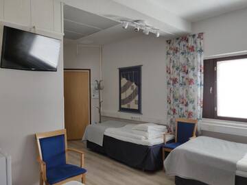 Фото номера Стандартный трехместный номер Отель Hotel Vuolake г. Лаукаа 3