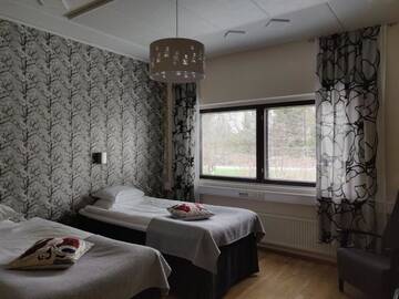 Фото номера Стандартный двухместный номер с 2 отдельными кроватями Отель Hotel Vuolake г. Лаукаа 6
