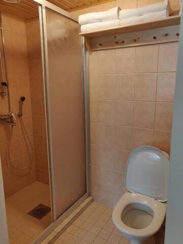 Фото номера Стандартный четырехместный номер Отель Hotel Vuolake г. Лаукаа 5